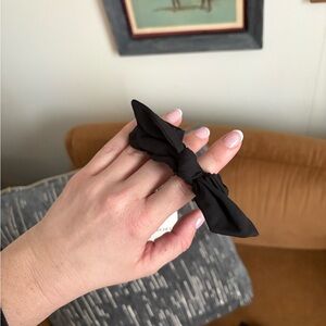 Vuori Black Bow Scrunchies / OS